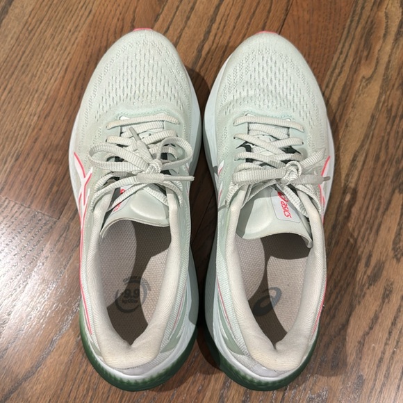 Women’s Asics GT 2000 - Picture 4 of 9